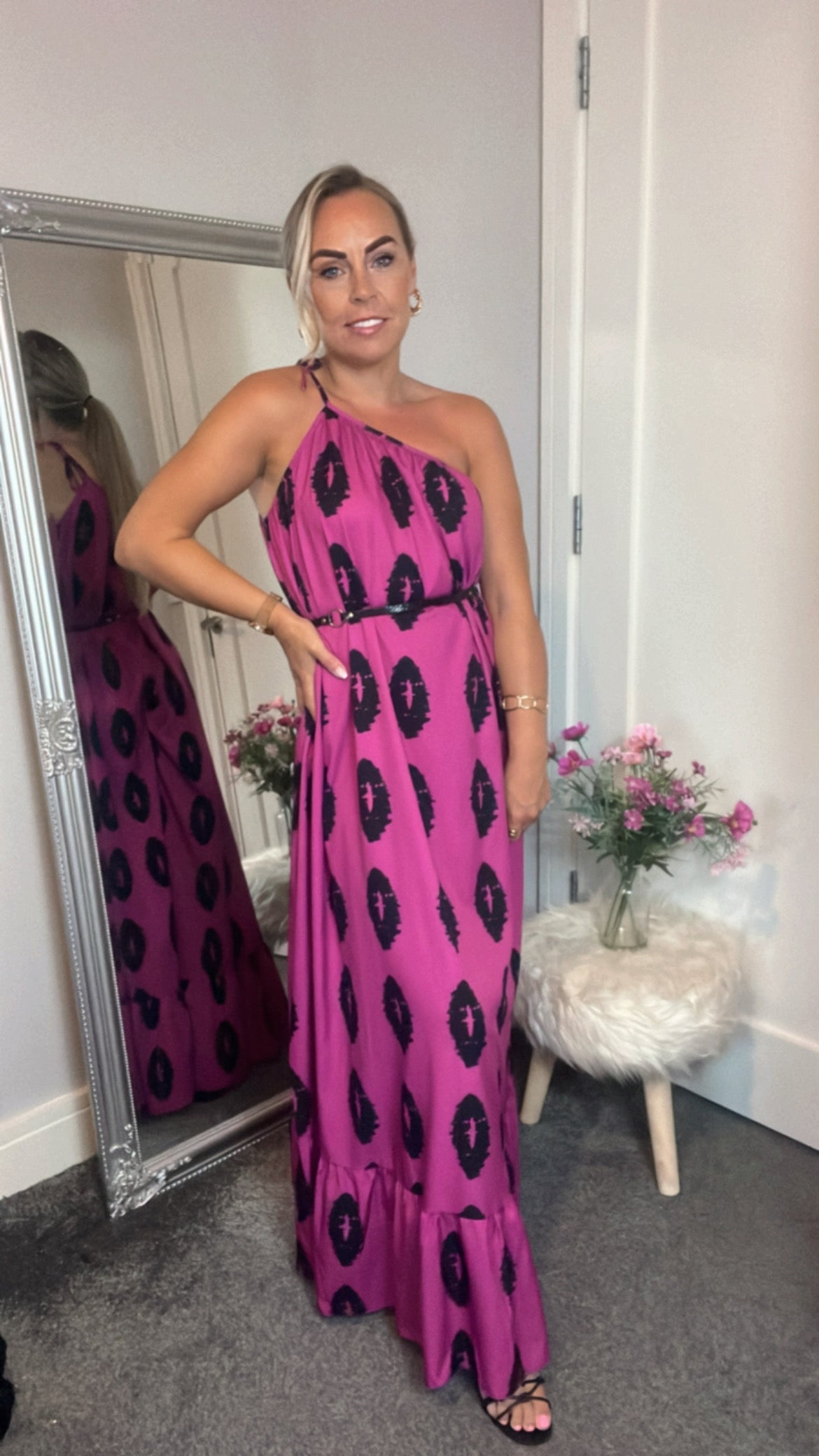 Beautiful one shoulder printed maxi dress,  perfect piece to dress up or down.