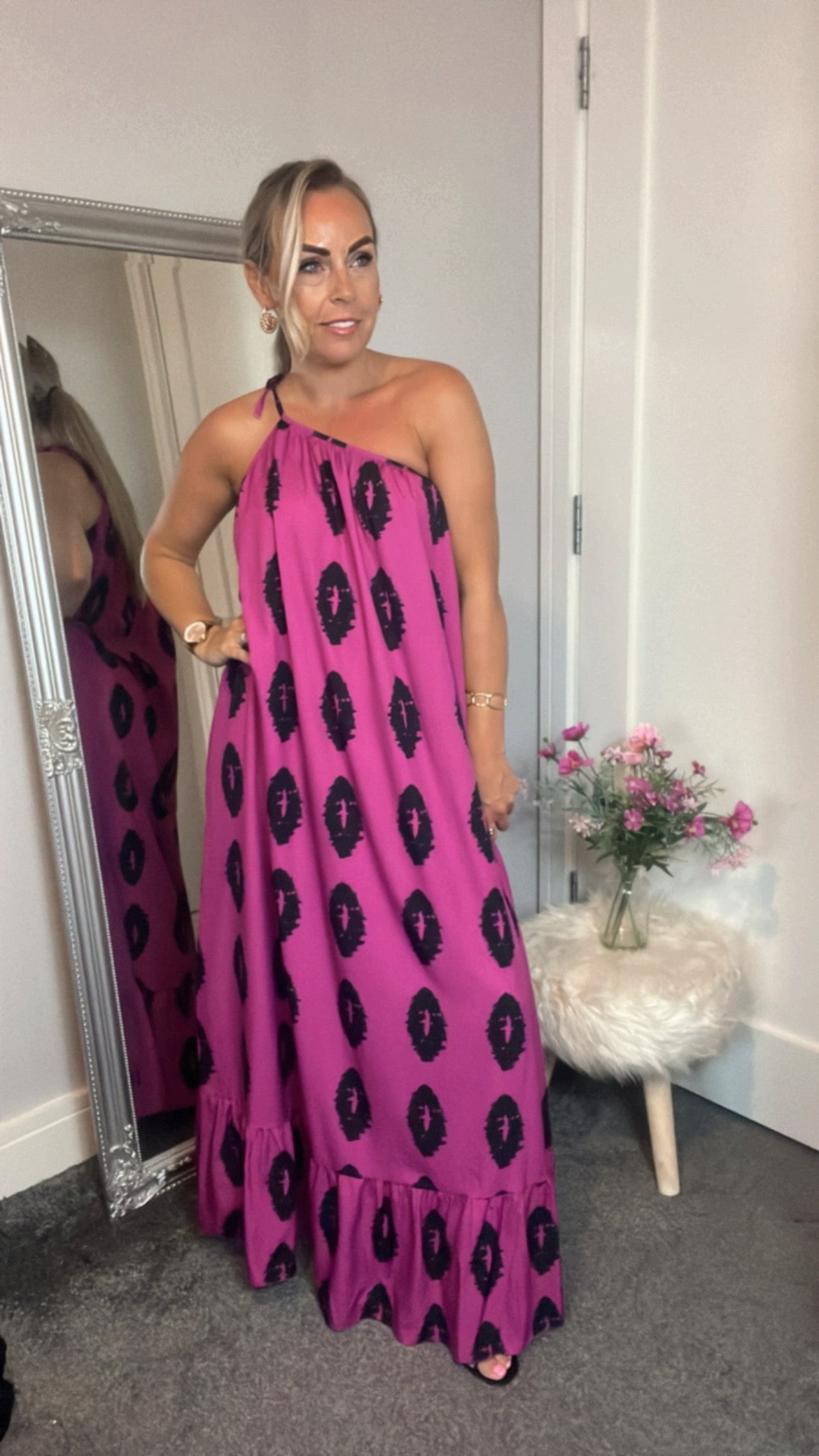 Beautiful one shoulder printed maxi dress,  perfect piece to dress up or down.