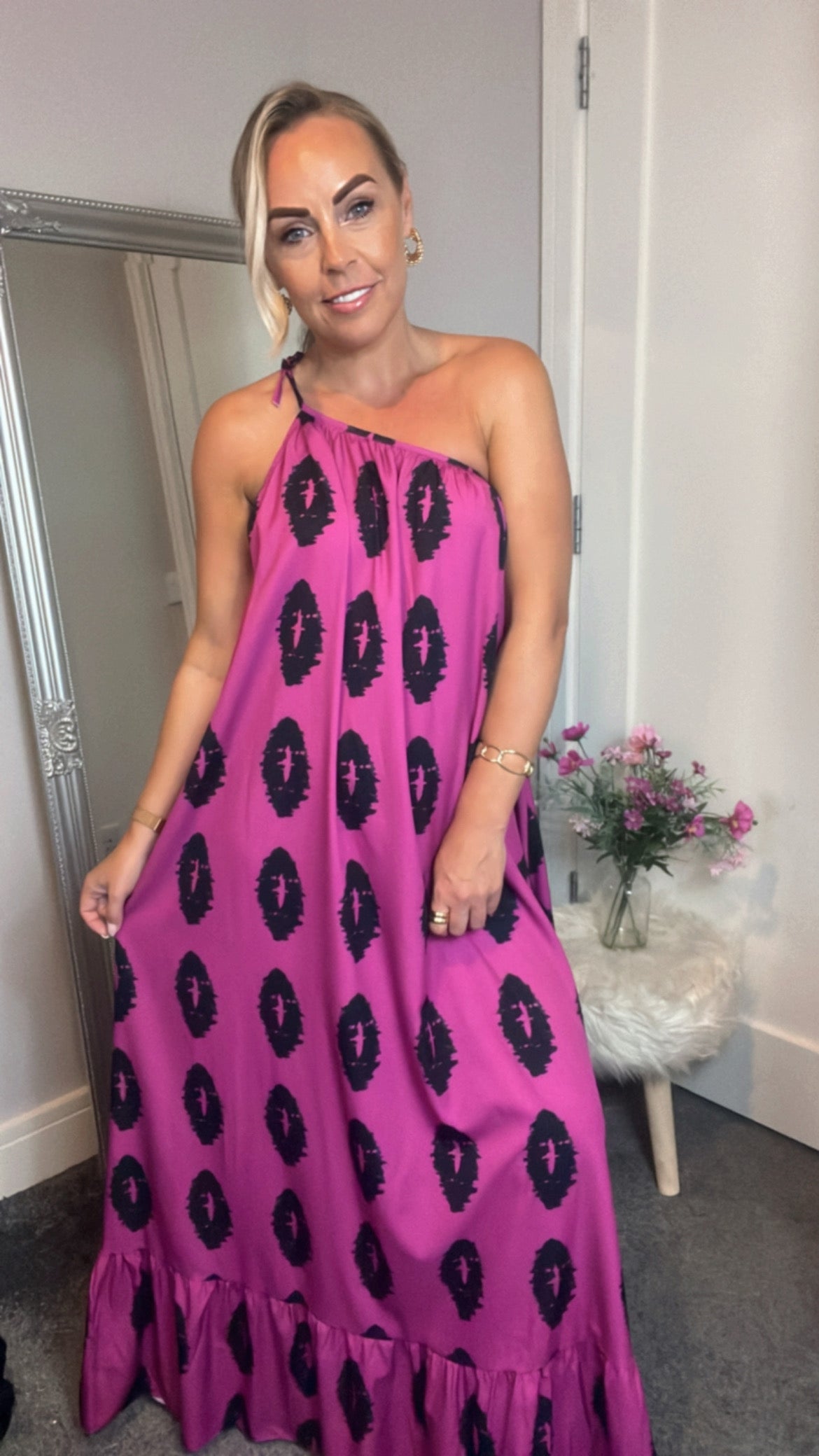 Beautiful one shoulder printed maxi dress,  perfect piece to dress up or down.