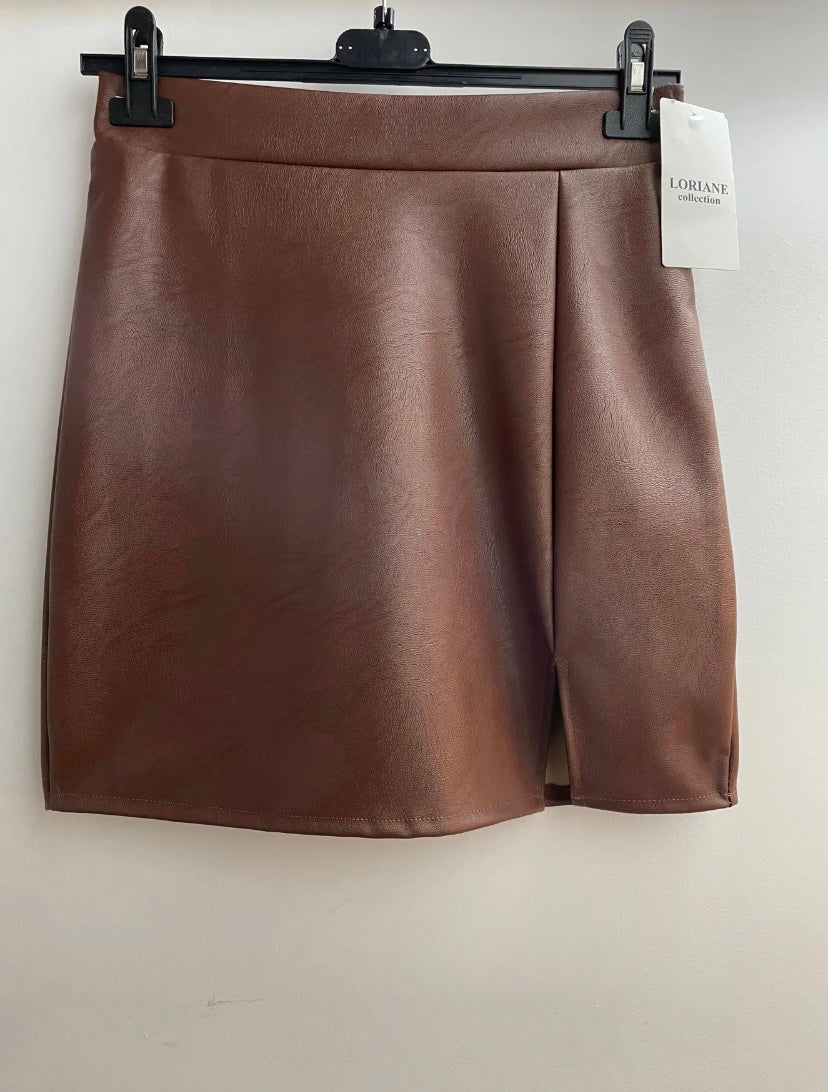 Short brown faux leather skirt with side split,